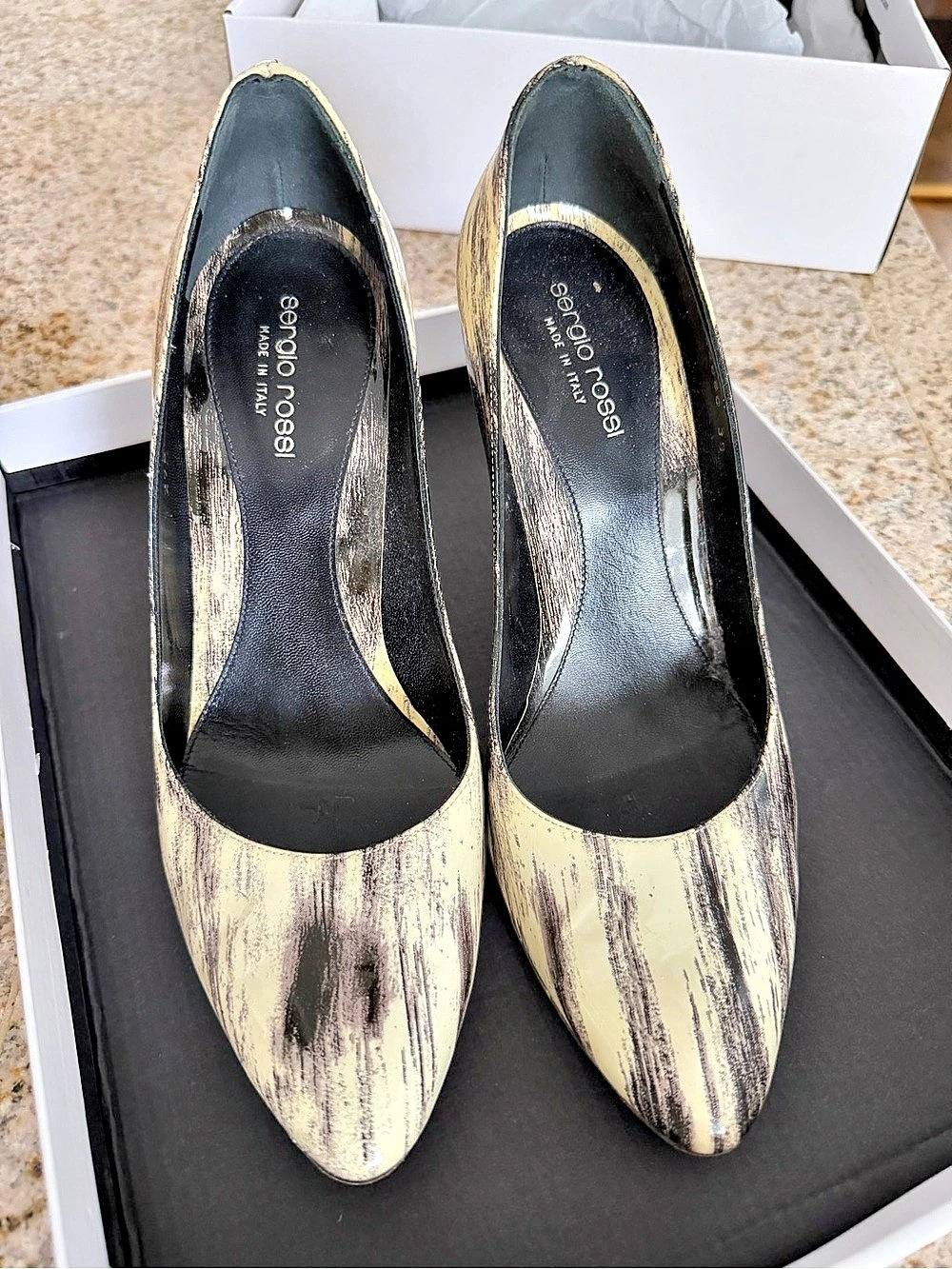 Sergio Rossi Pointed Toe Heels in Cream & Black size 39